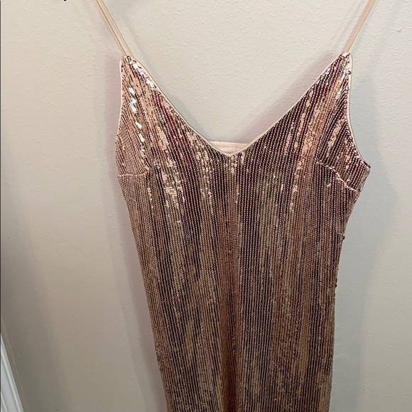 GORGEOUS Gold SEQUINS DRESS NWT 🏷 - Picture 2 of 3